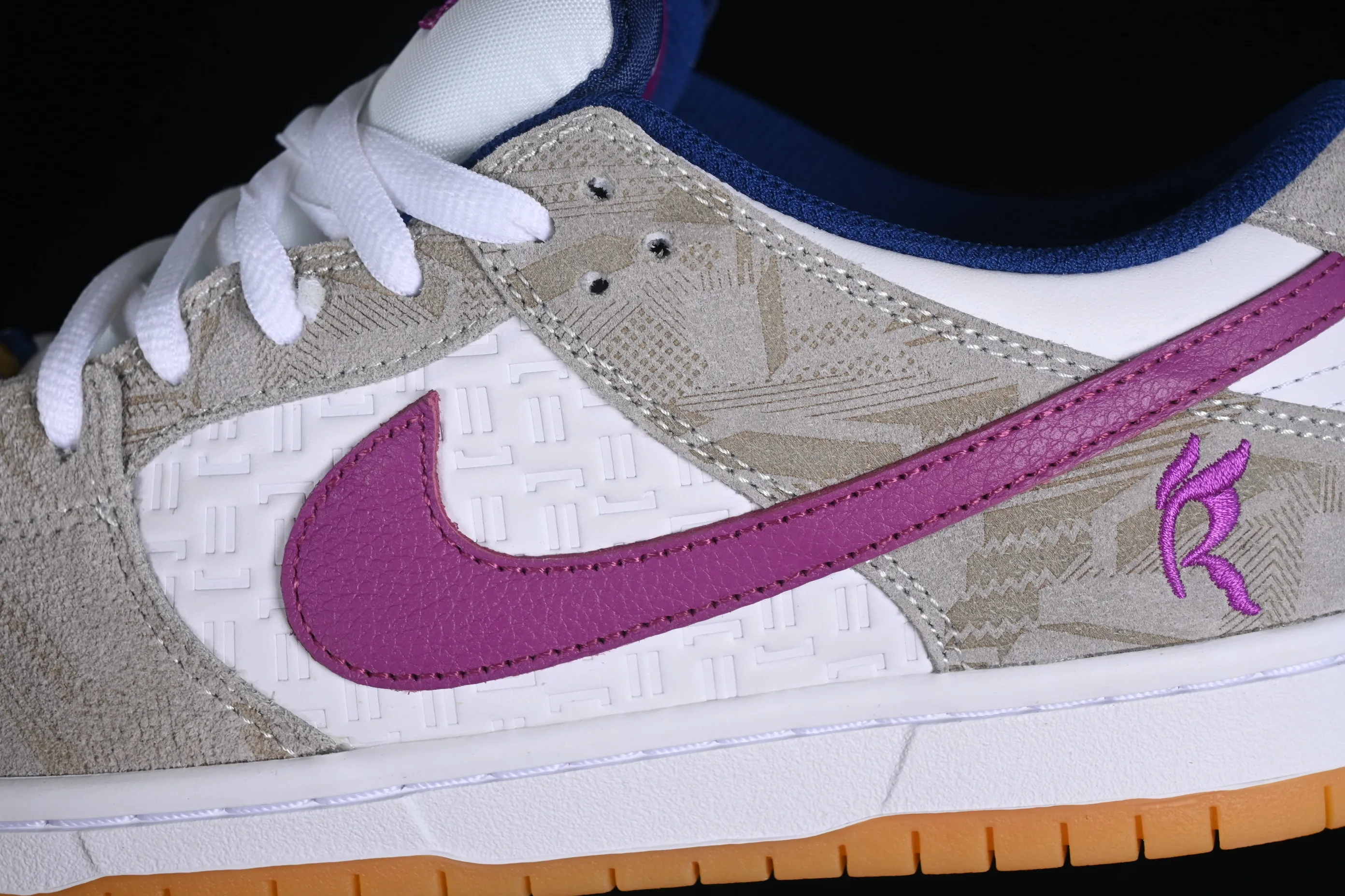 All Categories Nk SB Dunk Series Nk SB Dunk Low Low-top sneakers Z version Rayssa Leal x Nk SB Dunk Low Brazilian skateboarding goddess joint model SB low-top casual sneakers FZ5251-001